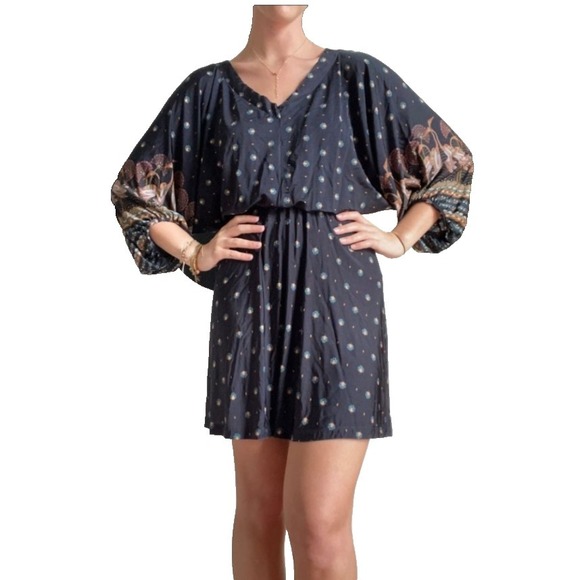 FARM Rio Dresses & Skirts - Farm Rio Women Mini Dress Size Large Puff Sleeve‎ Boho V-neck elastic waist